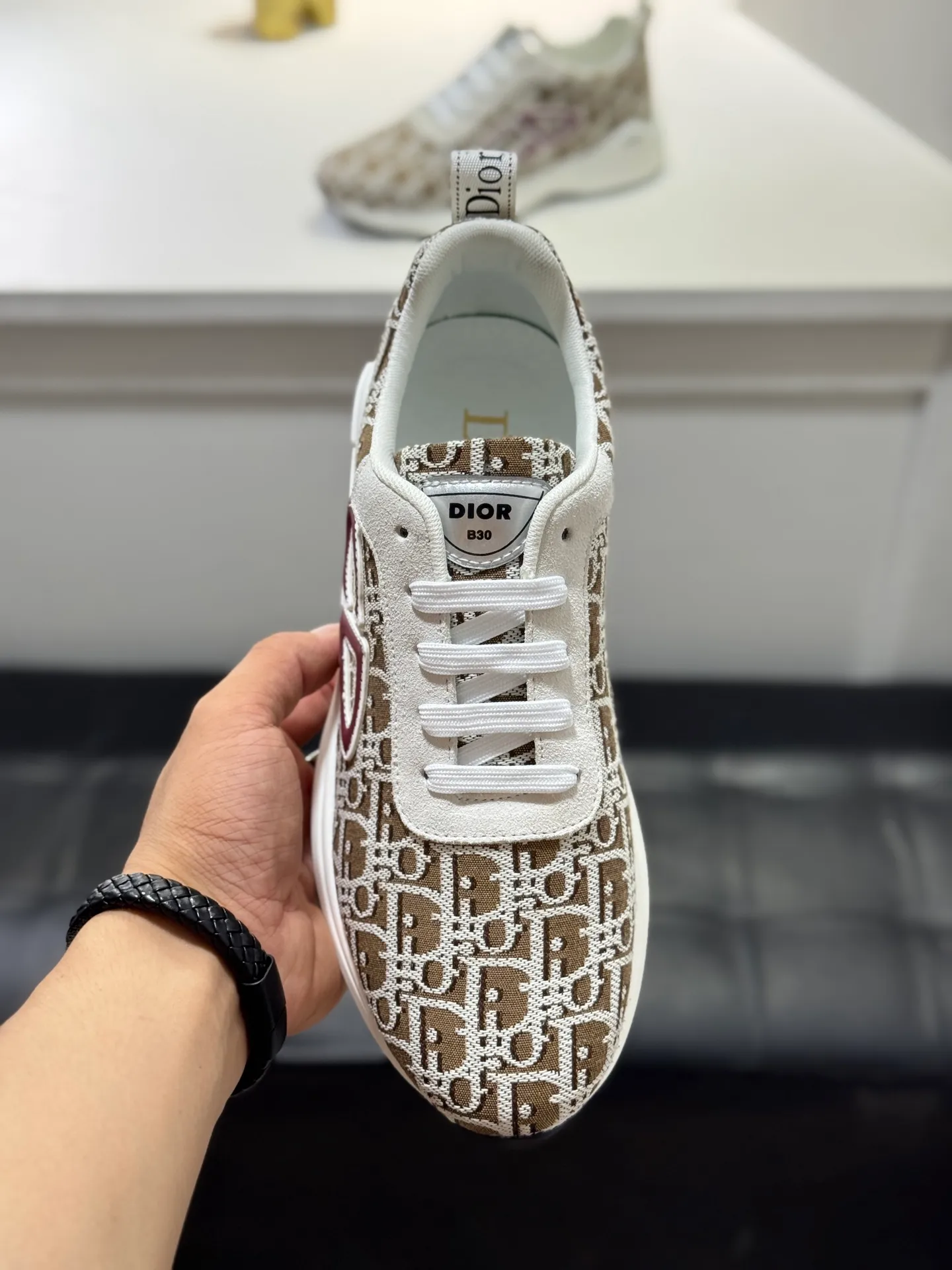 Men's shoes 💰420 [New style] 🏵️🏵️Original quality! Dior🔥Christan Dior (Dior) hot style [new style]⚠⚠️Top purchasing agent🔍🔍Men's HK counters are on sale simultaneously. Sole: The original sole is specially provided by the original factory. The exclusive movable molded sole is super comfortable. The original factory follows the order. 🔍🔍The high-quality multi-color splicing design is exquisite and unique, with canvas upper and mesh lining💪Details determine the quality. We only make shoes with care. You can go in and out of the counter at will. Welcome to compare🇮🇹Size: 38-44 (45 customized)